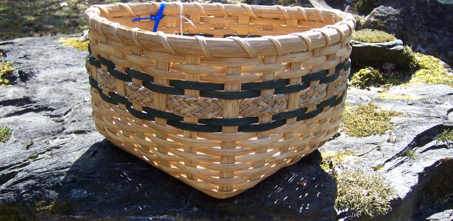 Tricorner Basket